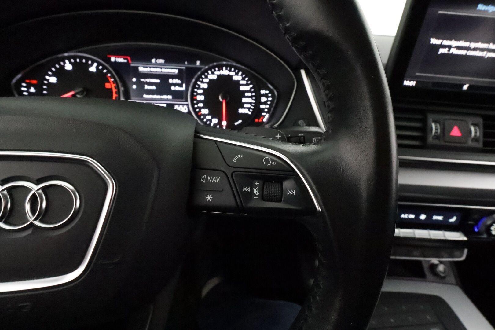 Audi Q5 2017 Business 2,0 TDI 120 kW quattro S tronic **Vakkari / P.tutkat / Koukku / Webasto / LED** - Suomi-auto / Kahdet renkaat aluvanteilla