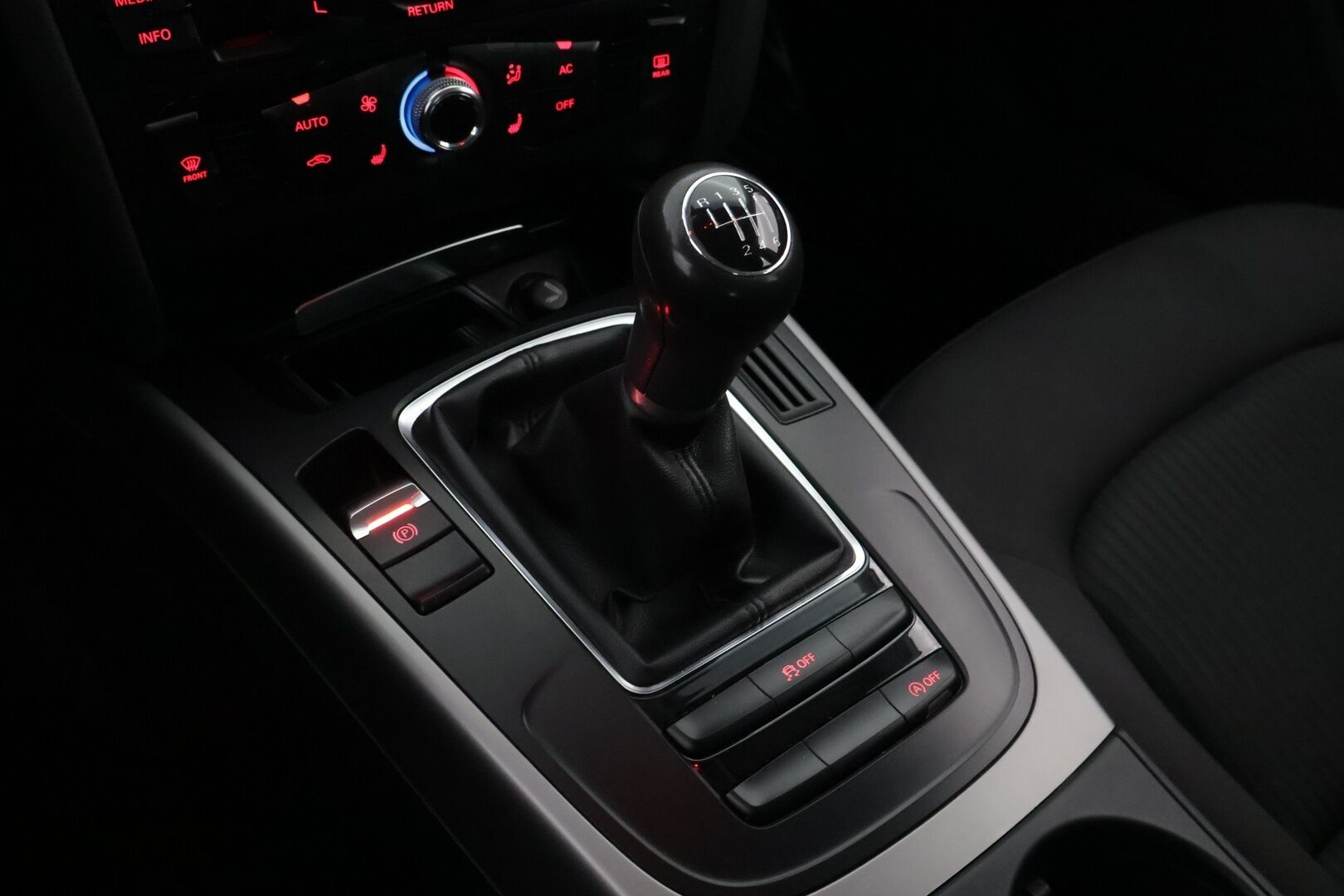 Audi A4 2014 Avant Business 2,0 TDI 130 kW quattro - YritysOutlet - Myydään vain yrityksille - Webasto / Vakkari / Xenon / Jakopää juuri tehty!