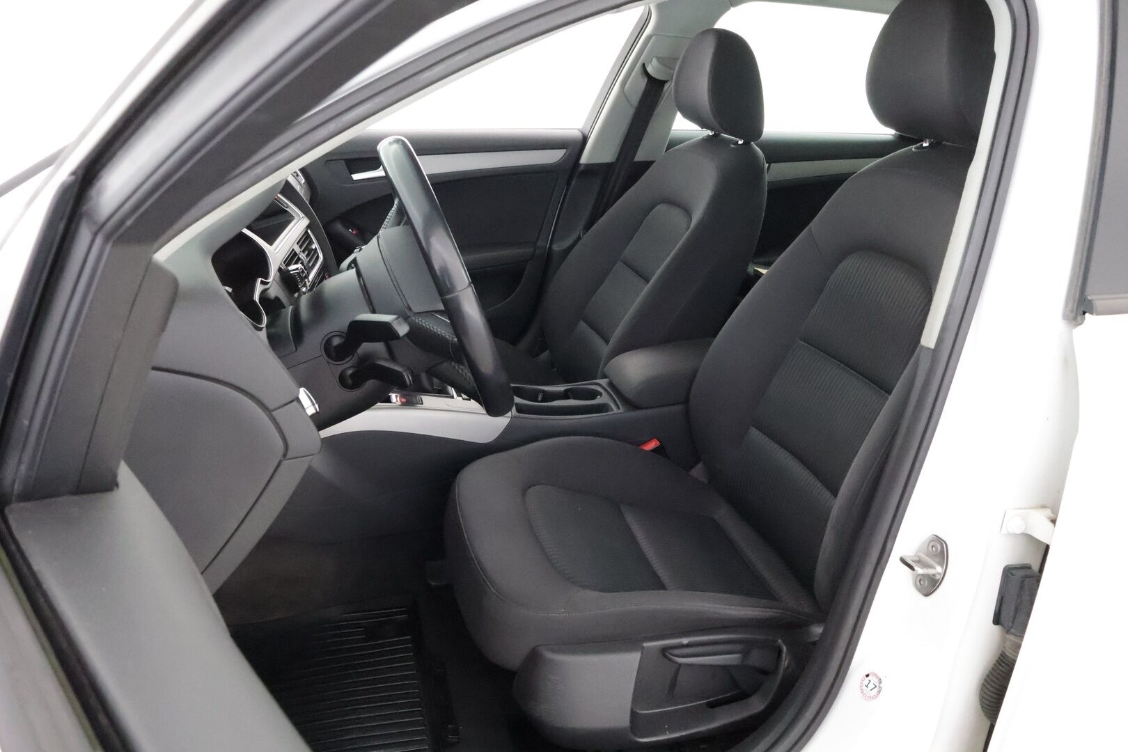 Audi A4 2014 Avant Business 2,0 TDI 130 kW quattro - YritysOutlet - Myydään vain yrityksille - Webasto / Vakkari / Xenon / Jakopää juuri tehty!