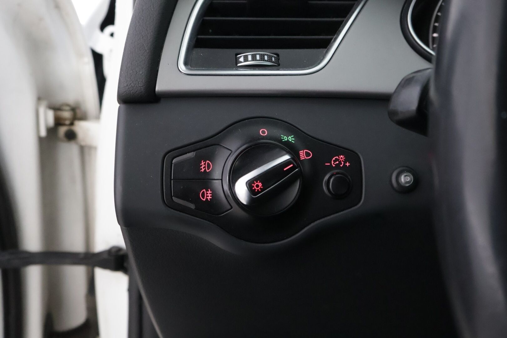 Audi A4 2014 Avant Business 2,0 TDI 130 kW quattro - YritysOutlet - Myydään vain yrityksille - Webasto / Vakkari / Xenon / Jakopää juuri tehty!