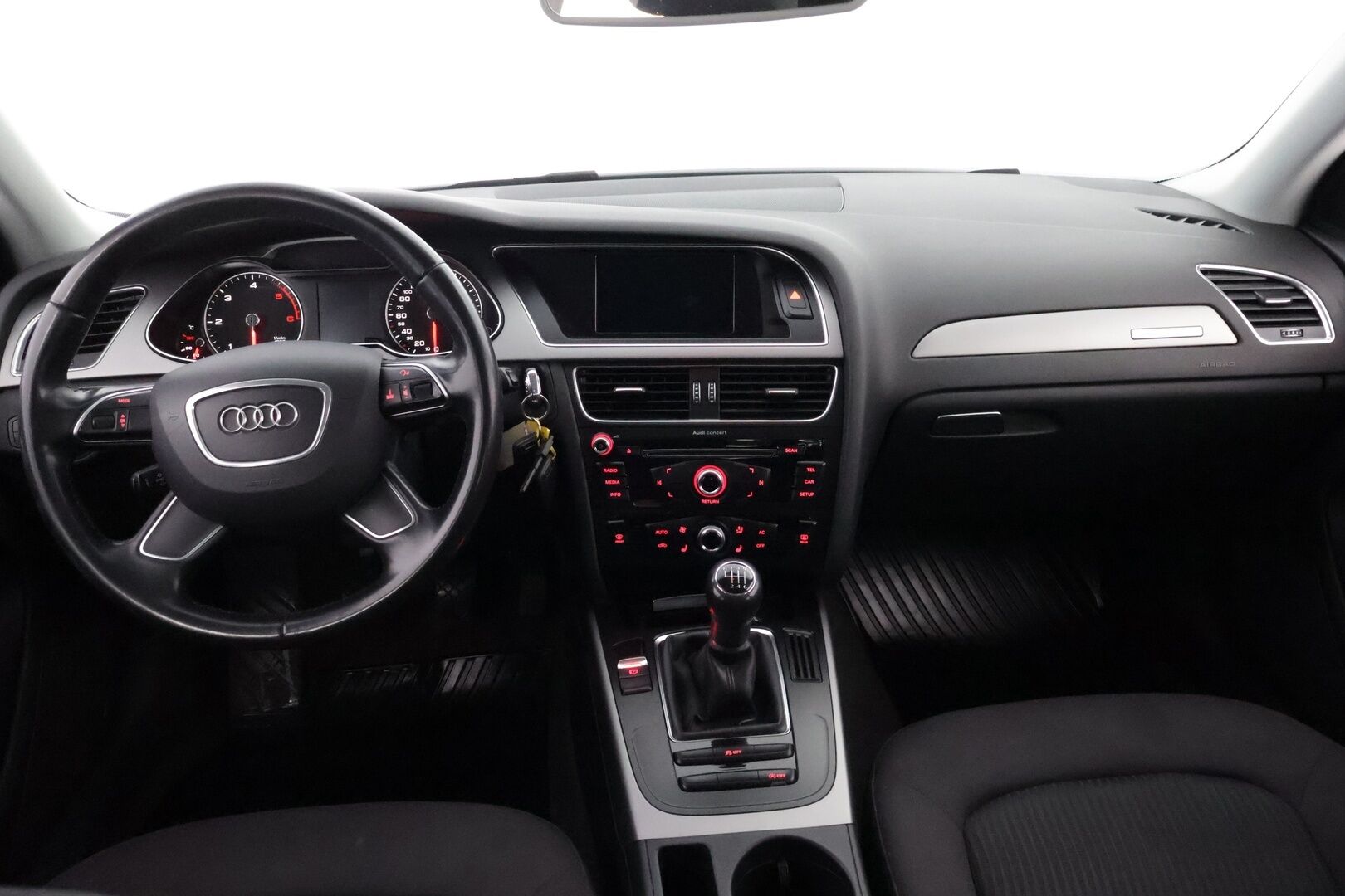 Audi A4 2014 Avant Business 2,0 TDI 130 kW quattro - YritysOutlet - Myydään vain yrityksille - Webasto / Vakkari / Xenon / Jakopää juuri tehty!