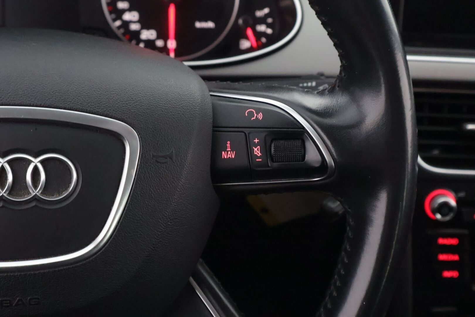 Audi A4 2014 Avant Business 2,0 TDI 130 kW quattro - YritysOutlet - Myydään vain yrityksille - Webasto / Vakkari / Xenon / Jakopää juuri tehty!