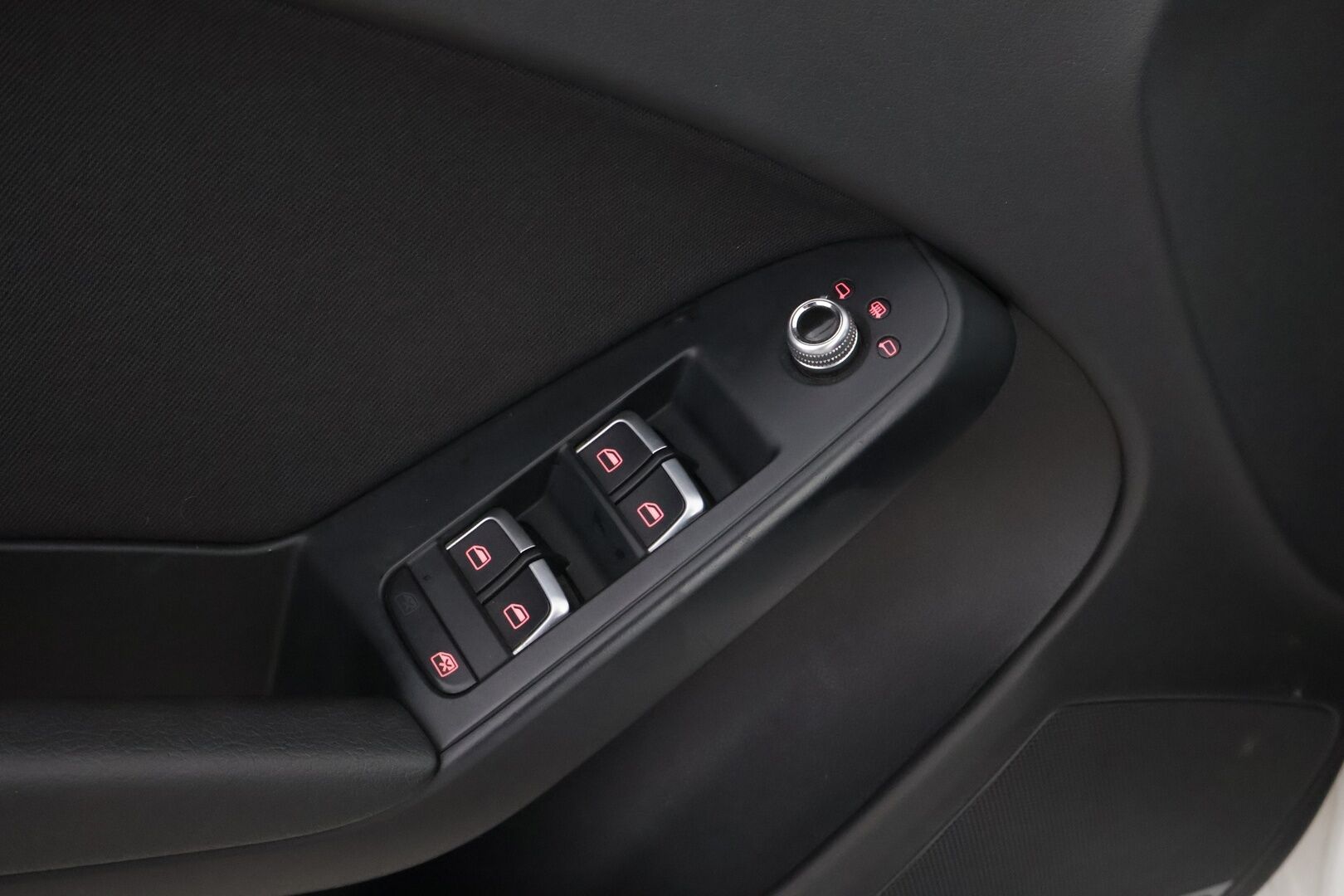 Audi A4 2014 Avant Business 2,0 TDI 130 kW quattro - YritysOutlet - Myydään vain yrityksille - Webasto / Vakkari / Xenon / Jakopää juuri tehty!