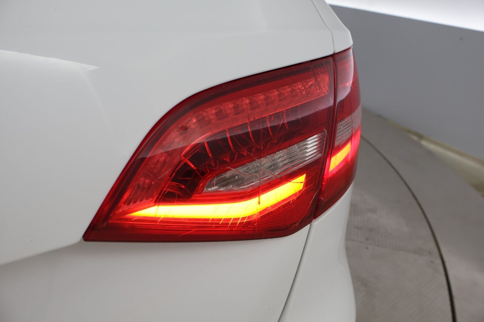 Audi A4 2014 Avant Business 2,0 TDI 130 kW quattro - YritysOutlet - Myydään vain yrityksille - Webasto / Vakkari / Xenon / Jakopää juuri tehty!