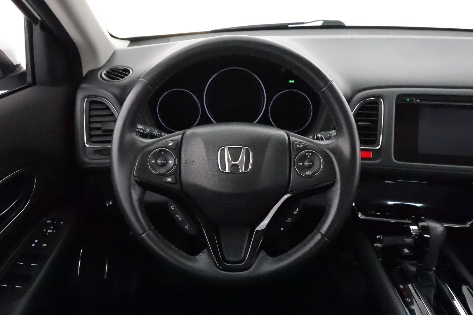 Honda HR-V 2017 1,5 Elegance CVT **Vakkari / Koukku / P.tutkat / Kaistavahti / Bluetooth / Penkinlämmittimet** - Suomi-auto / Kahdet renkaat aluvanteilla