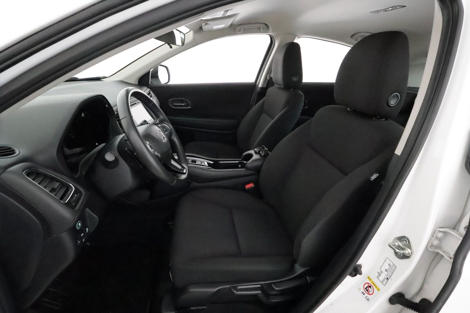 Honda HR-V 2017 1,5 Elegance CVT **Vakkari / Koukku / P.tutkat / Kaistavahti / Bluetooth / Penkinlämmittimet** - Suomi-auto / Kahdet renkaat aluvanteilla