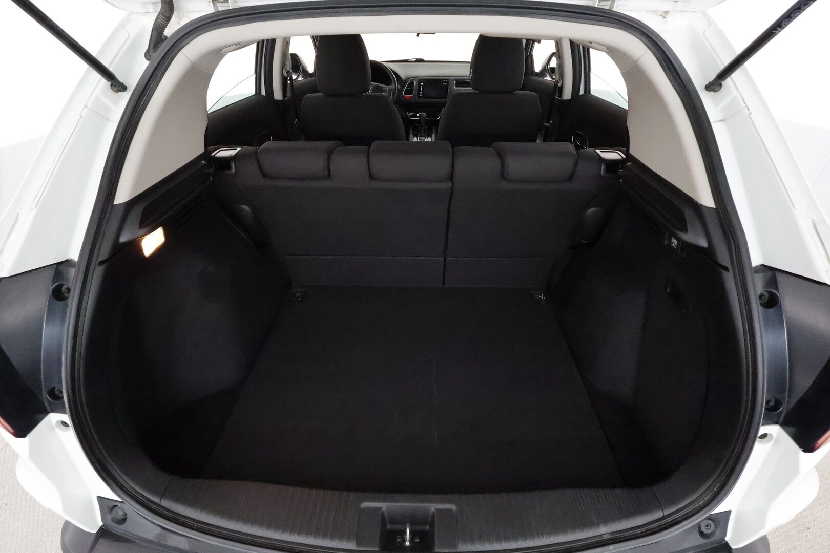 Honda HR-V 2017 1,5 Elegance CVT **Vakkari / Koukku / P.tutkat / Kaistavahti / Bluetooth / Penkinlämmittimet** - Suomi-auto / Kahdet renkaat aluvanteilla