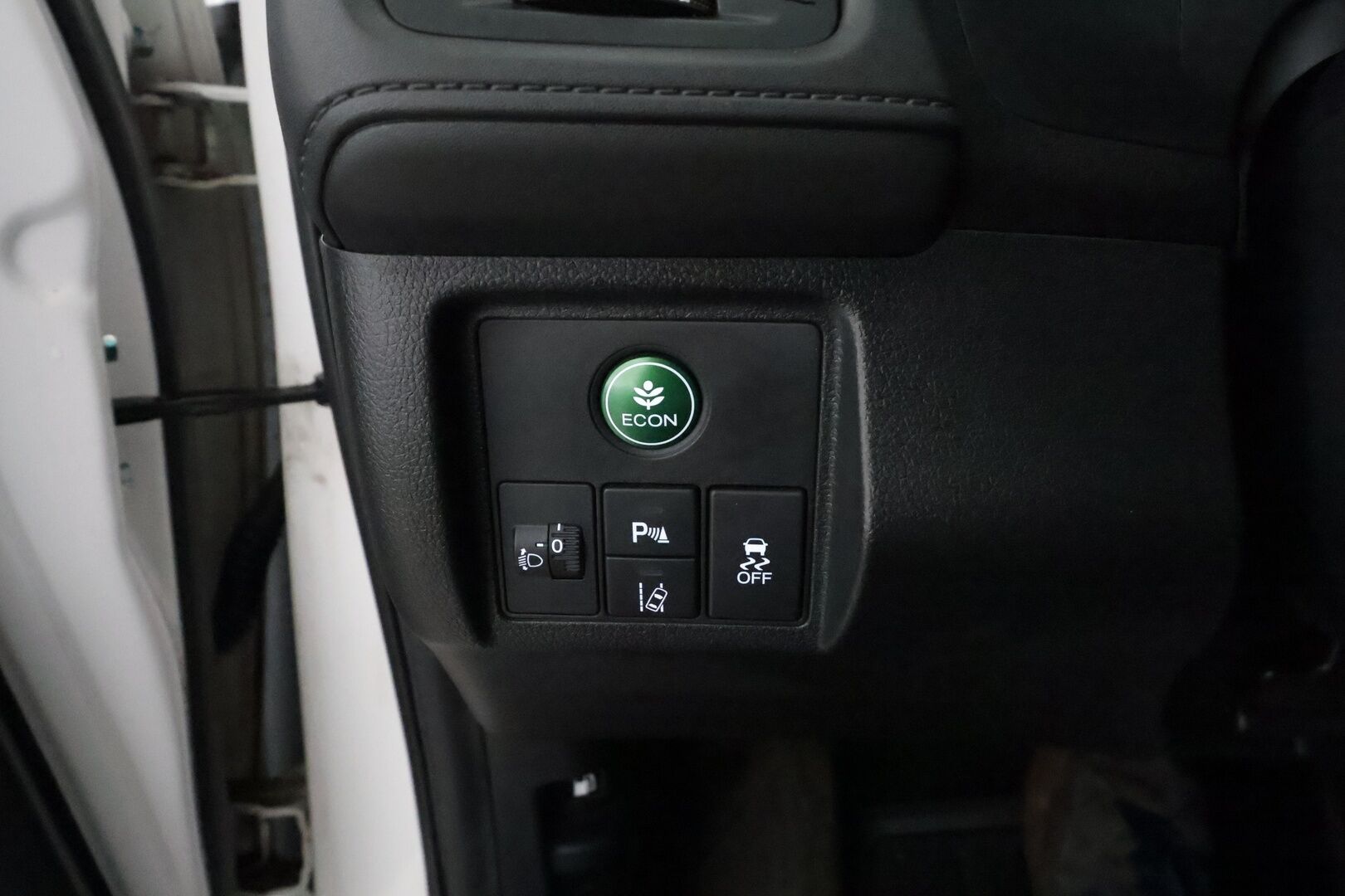 Honda HR-V 2017 1,5 Elegance CVT **Vakkari / Koukku / P.tutkat / Kaistavahti / Bluetooth / Penkinlämmittimet** - Suomi-auto / Kahdet renkaat aluvanteilla