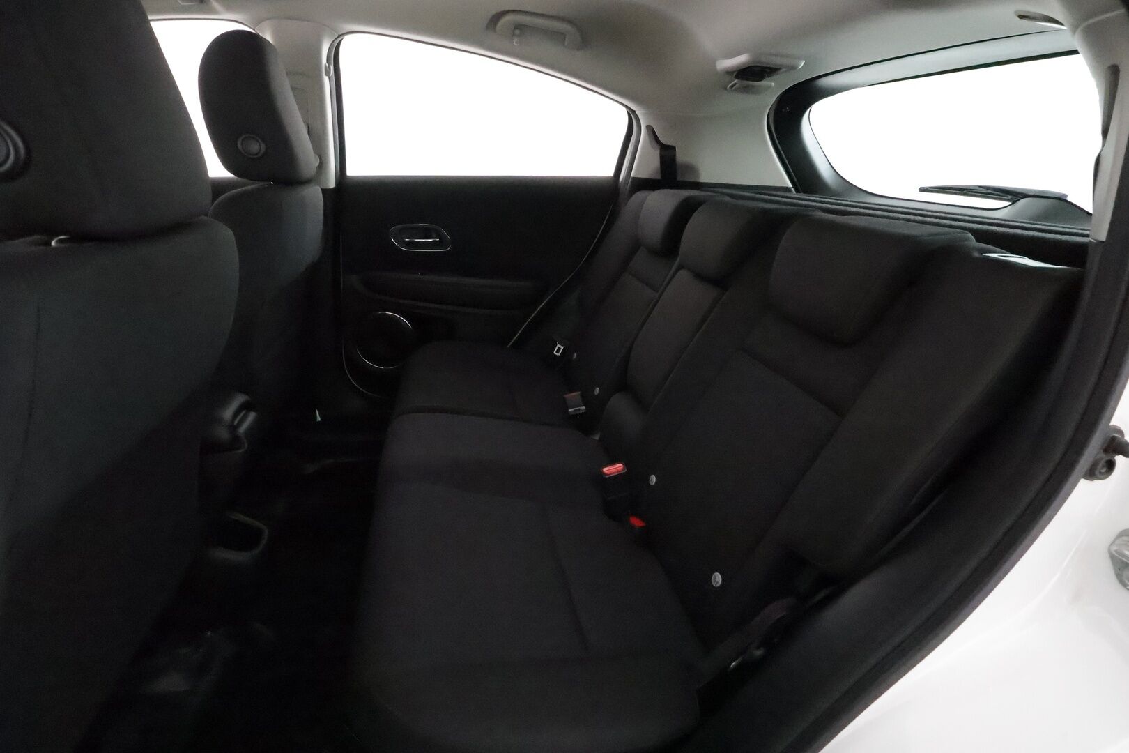 Honda HR-V 2017 1,5 Elegance CVT **Vakkari / Koukku / P.tutkat / Kaistavahti / Bluetooth / Penkinlämmittimet** - Suomi-auto / Kahdet renkaat aluvanteilla