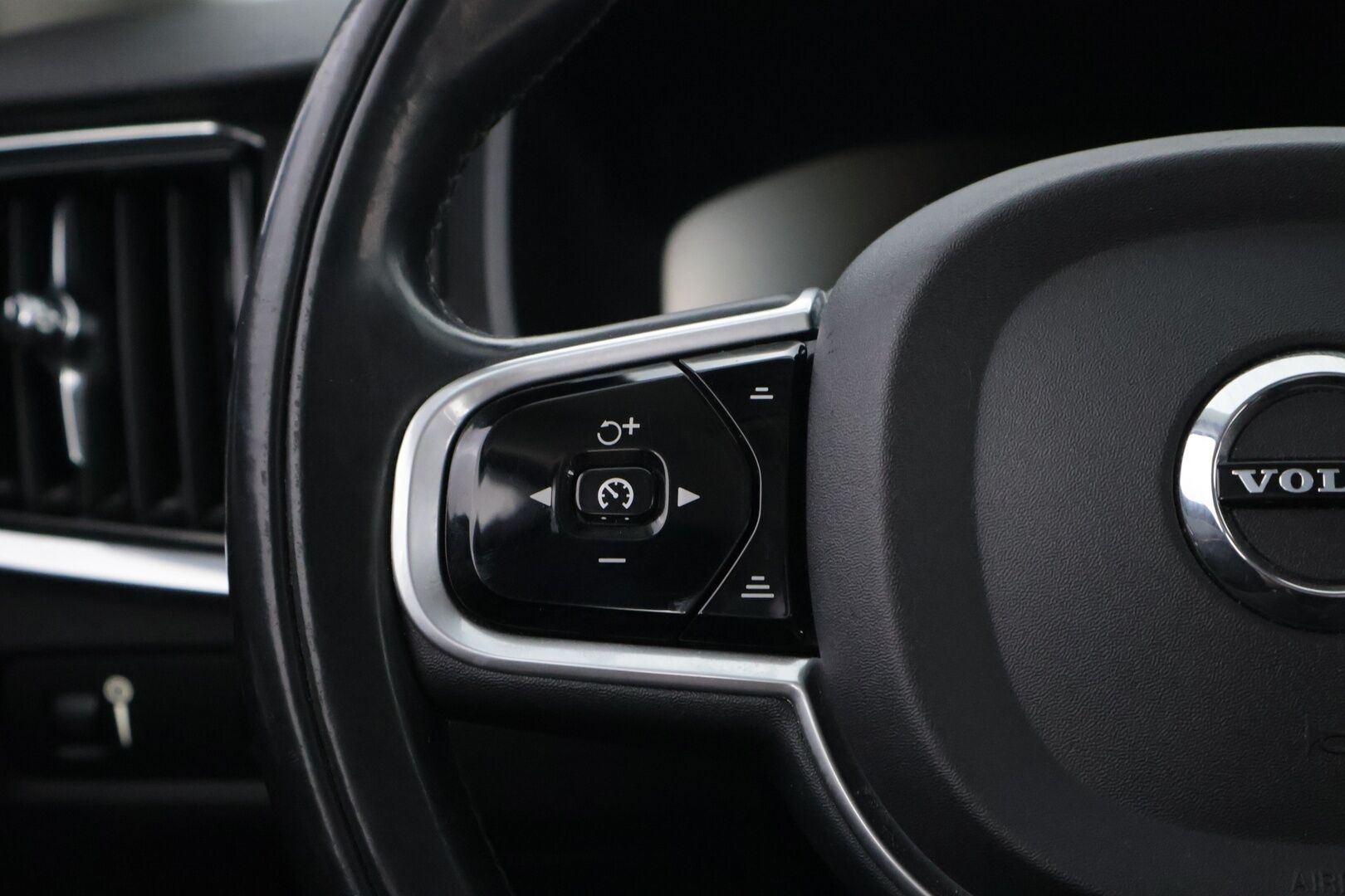 Volvo S90 2018 D4 Business aut - Suomiauto | Webasto | Adapt.Vakkari | Vetokoukku | Phoenix Gold Audio | Adapt.LED | Peruutustutkat | KATSO HINTA!