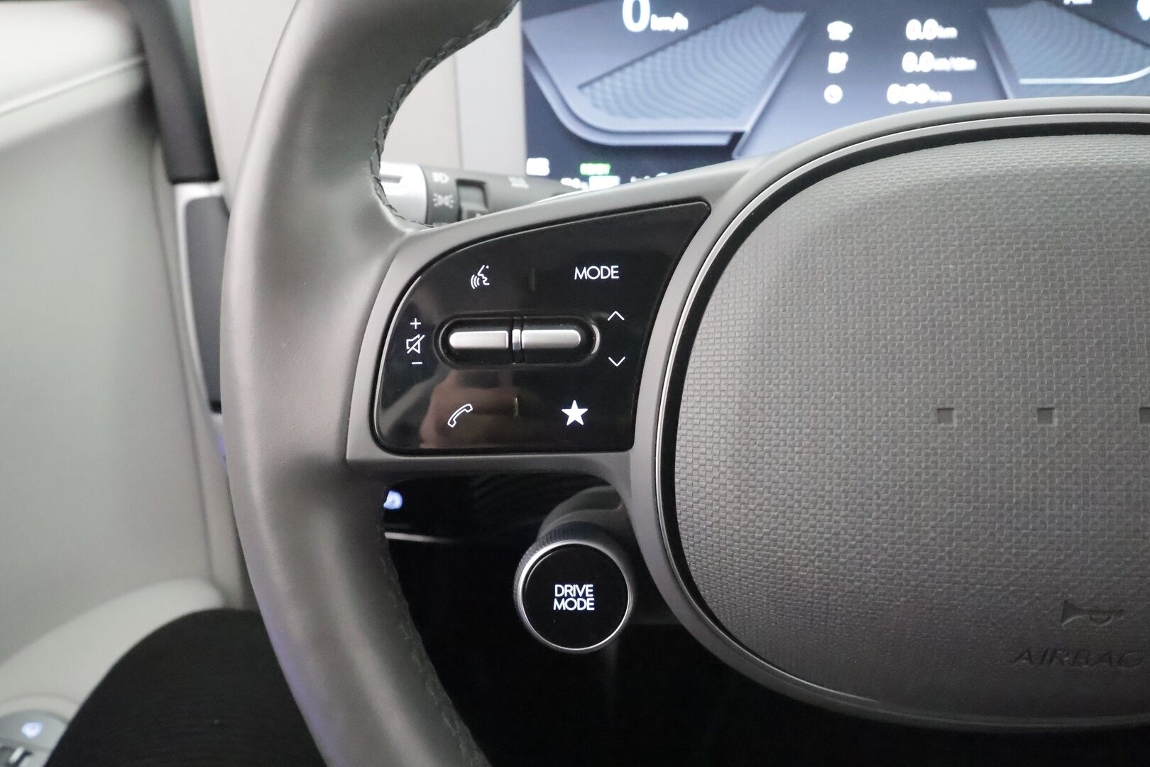 Hyundai IONIQ 5 2022 73 kWh 217 hv Premium * ACC / HUD / 360° / ILP / Relax-istuimet / Bose / LED / Ilmastoidut nahat / KeylessGo / Sähköluukku * - Suomi-auto / Akku kuntotarkastettu SoH 97,1% / Kahdet renkaat aluvanteilla / Merkkihuollettu / Huippuvarusteet