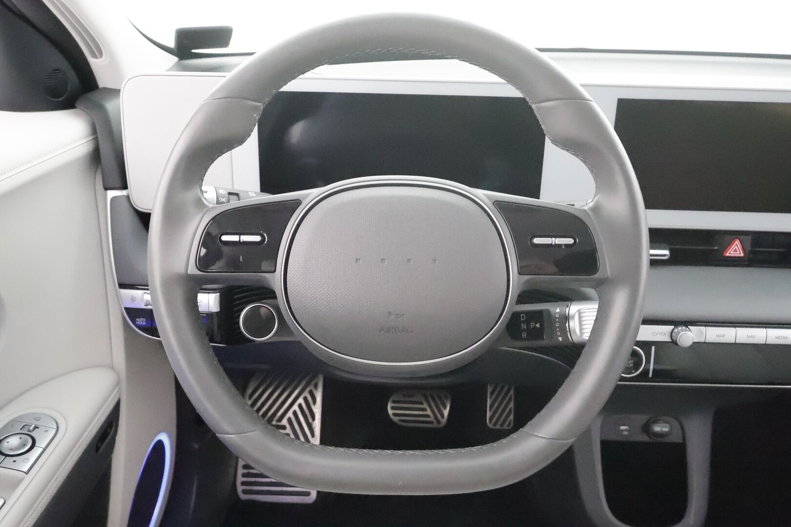 Hyundai IONIQ 5 2022 73 kWh 217 hv Premium * ACC / HUD / 360° / ILP / Relax-istuimet / Bose / LED / Ilmastoidut nahat / KeylessGo / Sähköluukku * - Suomi-auto / Kahdet renkaat aluvanteilla / Merkkihuollettu / Huippuvarusteet