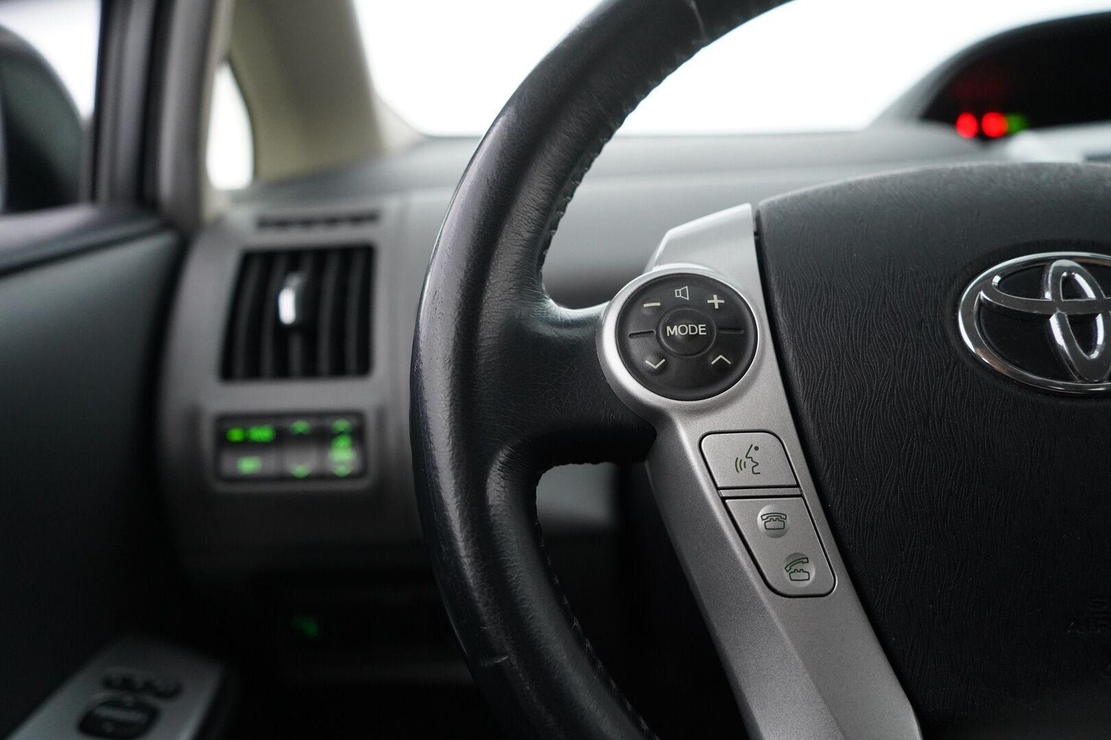 Toyota PRIUS+ 2015 1.8 Active 7p *Kamera / HUD / Nahat / Vakkari* - Täydellinen huoltohistoria / Kahdet hyvät renkaat / 7-paikkainen