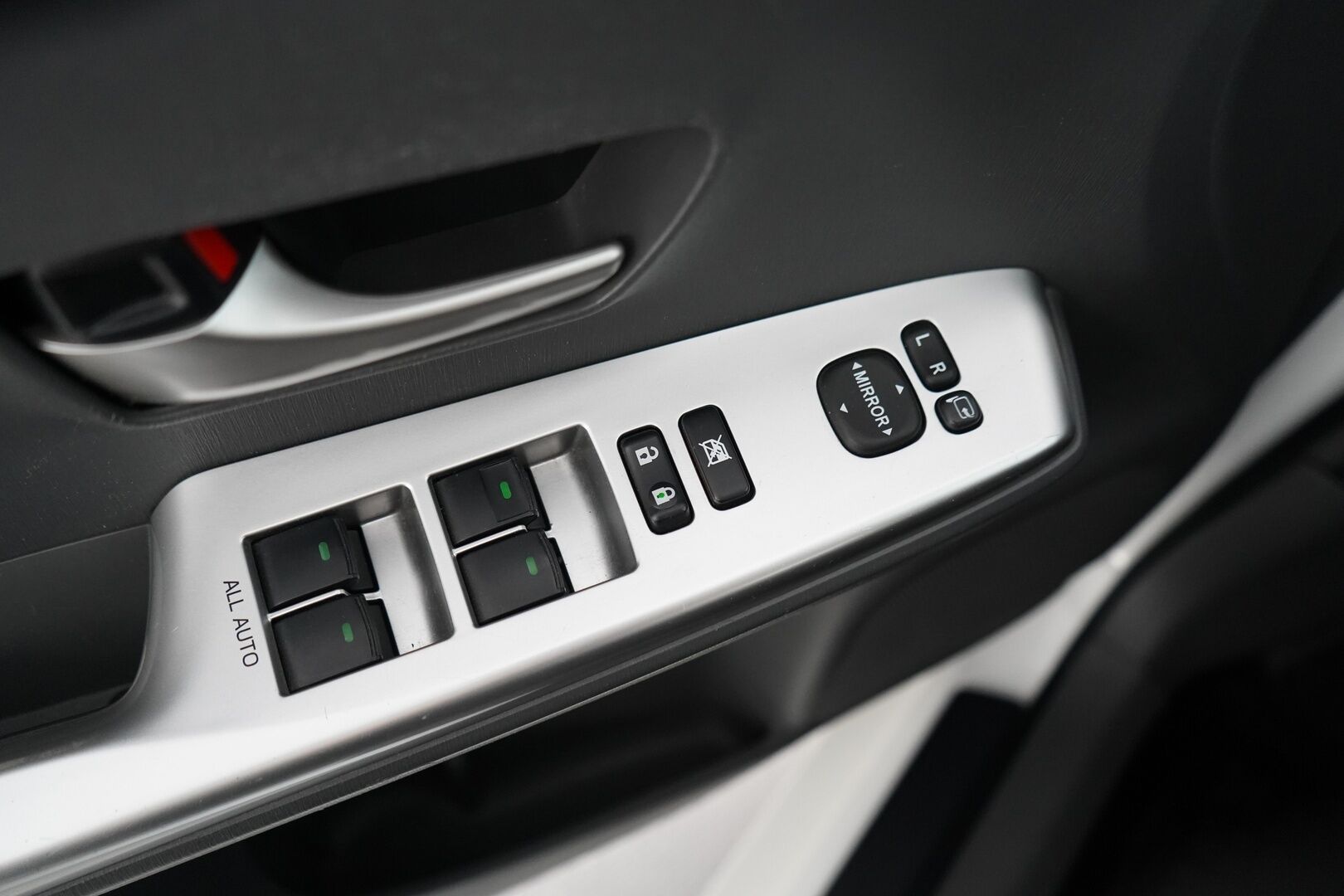 Toyota PRIUS+ 2015 1.8 Active 7p *Kamera / HUD / Nahat / Vakkari* - Täydellinen huoltohistoria / Kahdet hyvät renkaat / 7-paikkainen