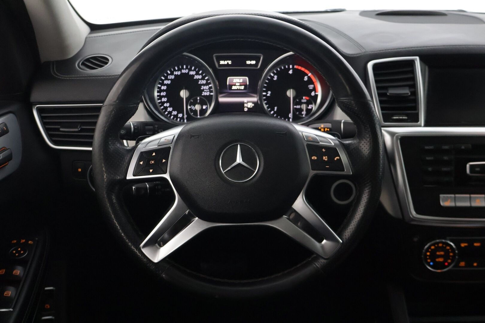 Mercedes-Benz GL 2013 350 BlueTEC 4Matic - | Vetokoukku | Kamera | Lisälämmitin | Ilma-alusta | Muistipenkki Kattoluukku | ILS |