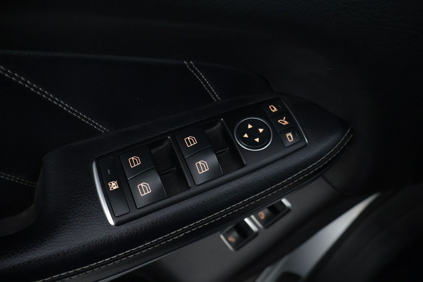 Mercedes-Benz GL 2013 350 BlueTEC 4Matic *Vetokoukku / Kamera / Lisälämmitin / Ilma-alusta / Muistipenkki * - Huollettu 3/2026 / 3500kg vetomassa! / Kattoluukku / ILS - HULLUT AVAJAISHULINAT KORKOTARJOUS 3,29 %