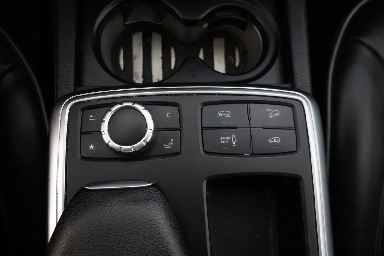 Mercedes-Benz GL 2013 350 BlueTEC 4Matic *Vetokoukku / Kamera / Lisälämmitin / Ilma-alusta / Muistipenkki * - Huollettu 3/2026 / 3500kg vetomassa! / Kattoluukku / ILS - HULLUT AVAJAISHULINAT KORKOTARJOUS 3,29 %