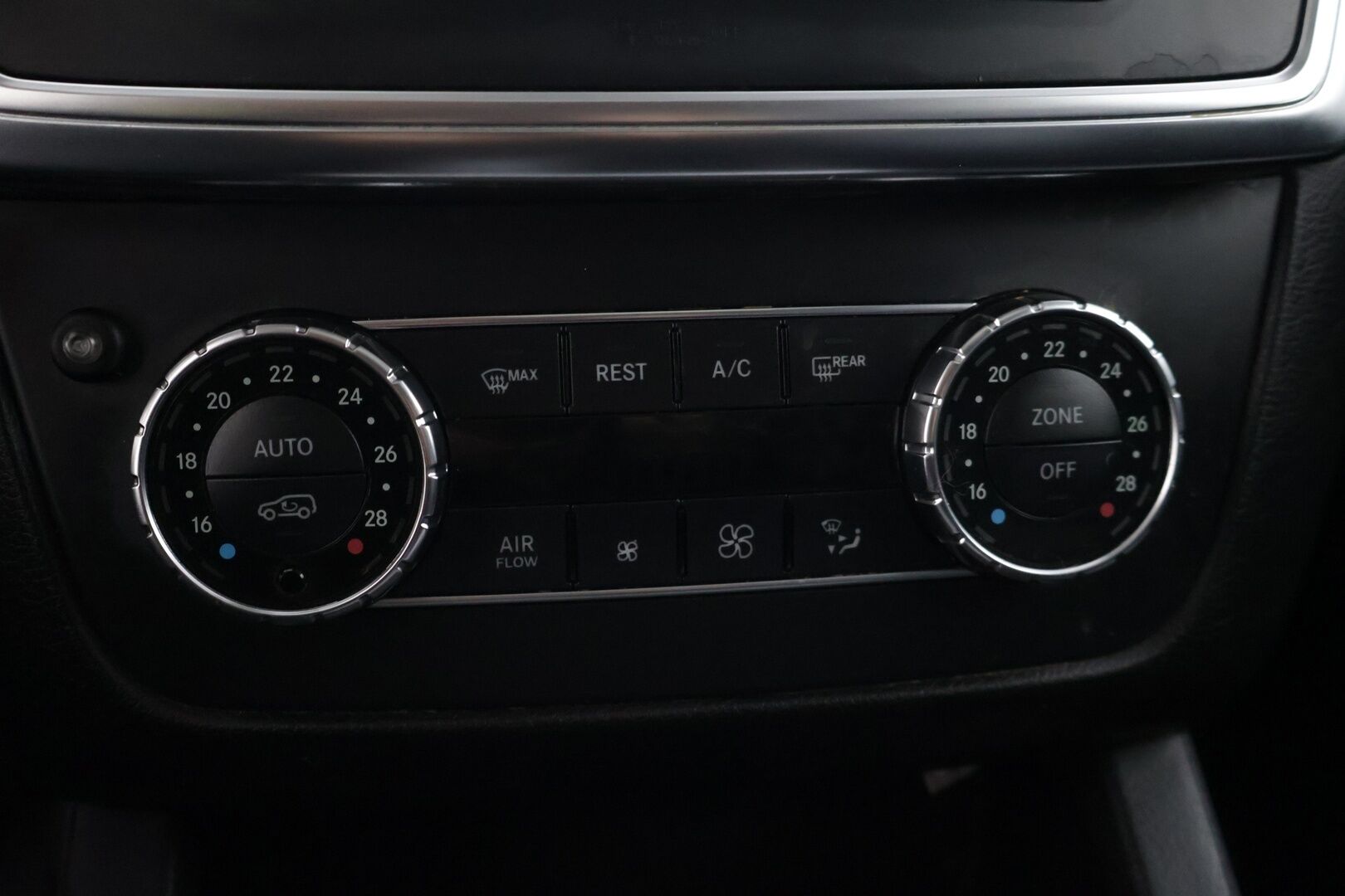 Mercedes-Benz GL 2013 350 BlueTEC 4Matic - | Vetokoukku | Kamera | Lisälämmitin | Ilma-alusta | Muistipenkki Kattoluukku | ILS |