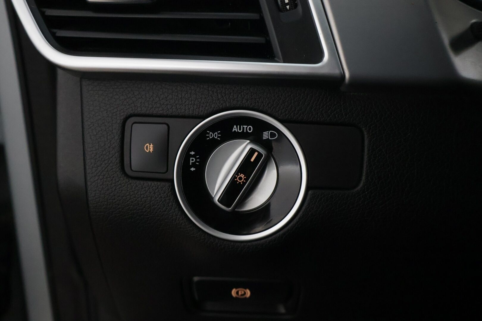 Mercedes-Benz GL 2013 350 BlueTEC 4Matic *Vetokoukku / Kamera / Lisälämmitin / Ilma-alusta / Muistipenkki * - Huollettu 3/2026 / 3500kg vetomassa! / Kattoluukku / ILS - HULLUT AVAJAISHULINAT KORKOTARJOUS 3,29 %