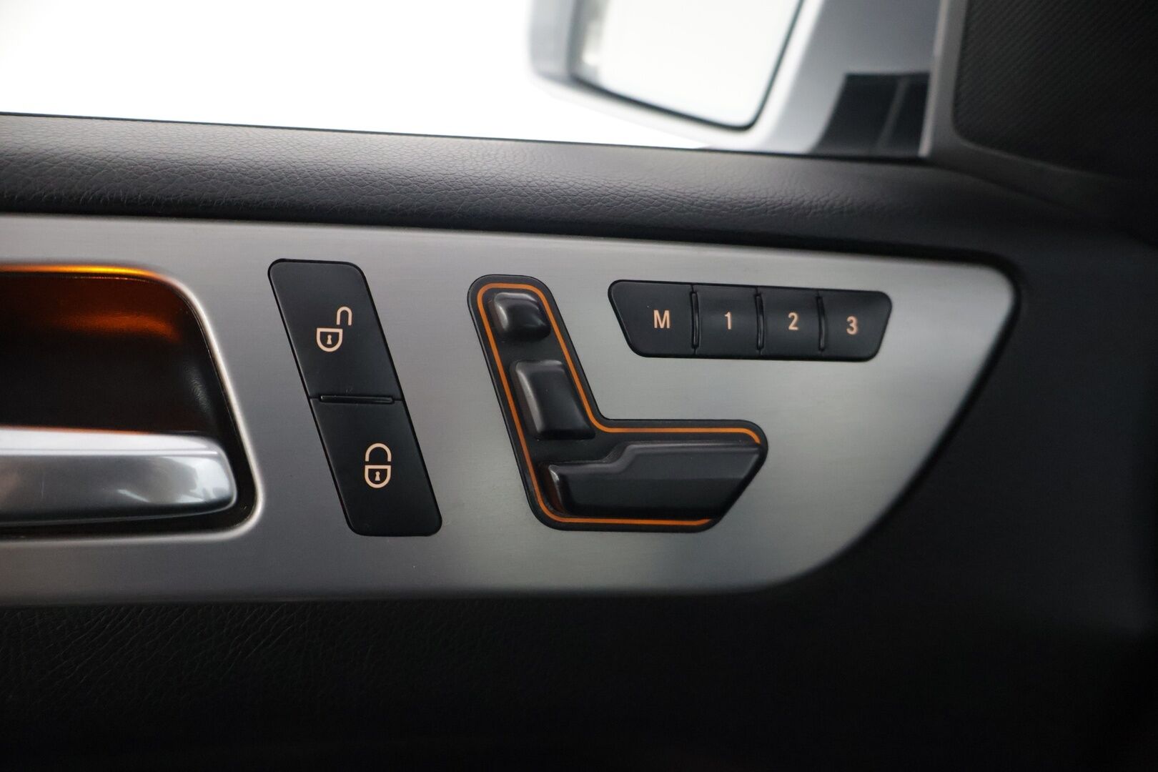 Mercedes-Benz GL 2013 350 BlueTEC 4Matic *Vetokoukku / Kamera / Lisälämmitin / Ilma-alusta / Muistipenkki * - Huollettu 3/2026 / 3500kg vetomassa! / Kattoluukku / ILS - HULLUT AVAJAISHULINAT KORKOTARJOUS 3,29 %