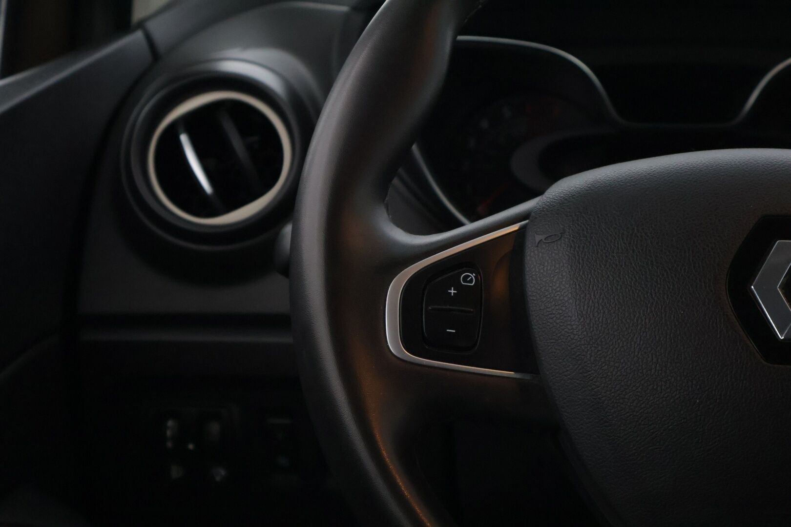 Renault Captur 2017 TCe 90 Zen S17 * Lohko / P-Tutka / Vakkari / Navi / KeyLessGo * - * Päältä kaunis ja sisältä toimiva Renault! *