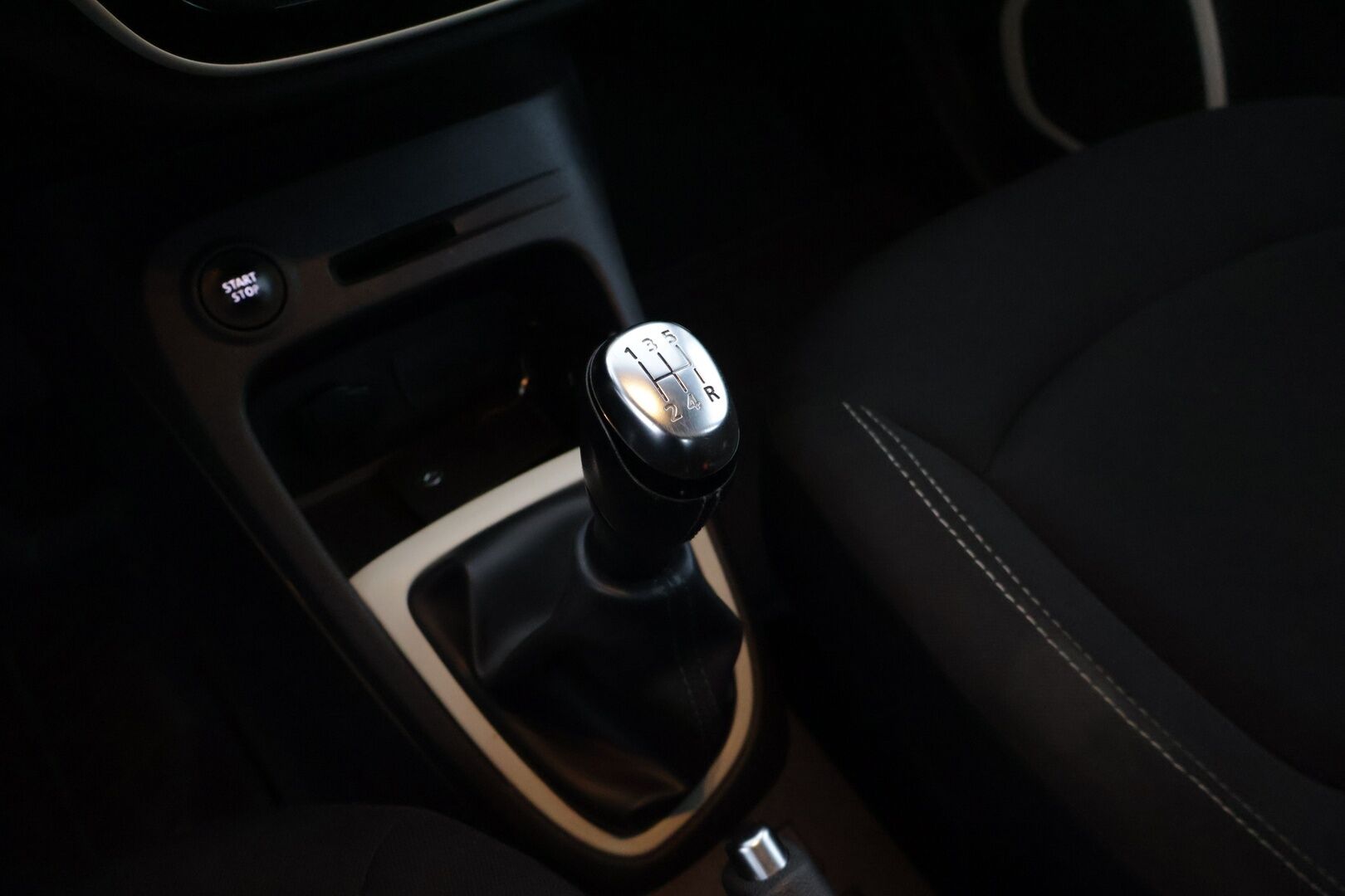 Renault Captur 2017 TCe 90 Zen S17 * Lohko / P-Tutka / Vakkari / Navi / KeyLessGo * - * Päältä kaunis ja sisältä toimiva Renault! *