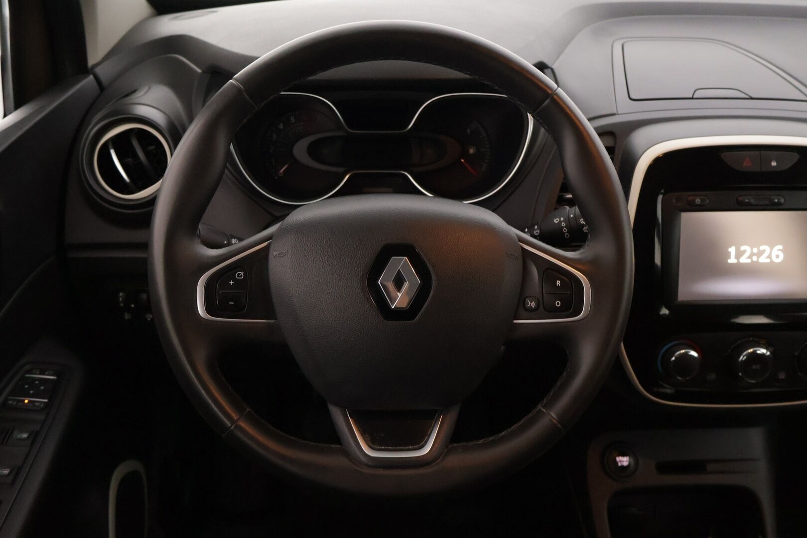 Renault Captur 2017 TCe 90 Zen S17 * Lohko / P-Tutka / Vakkari / Navi / KeyLessGo * - * Päältä kaunis ja sisältä toimiva Renault! *