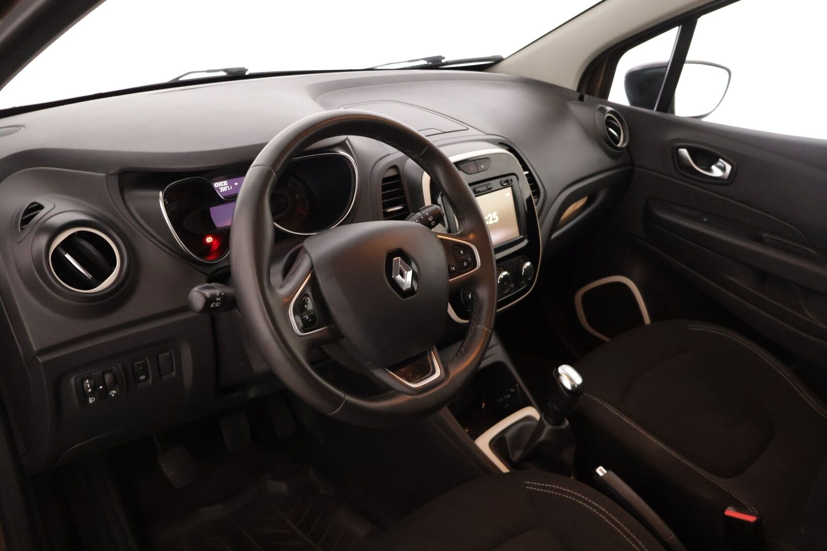 Renault Captur 2017 TCe 90 Zen S17 * Lohko / P-Tutka / Vakkari / Navi / KeyLessGo * - * Päältä kaunis ja sisältä toimiva Renault! *
