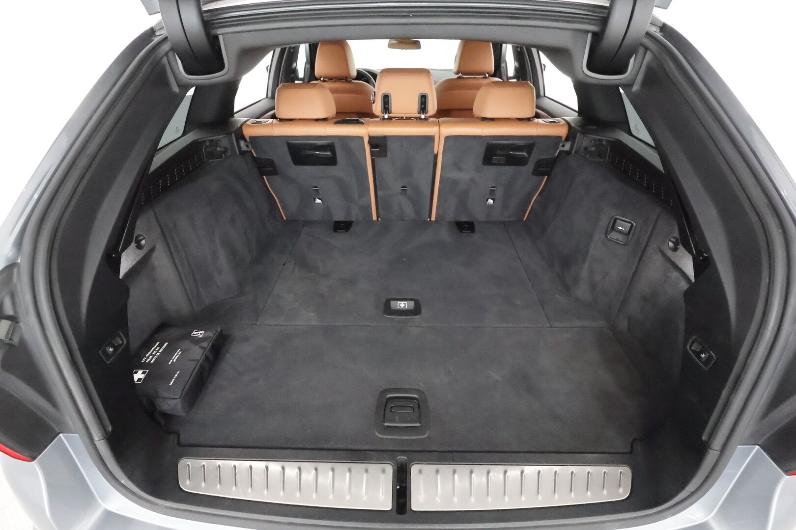 BMW 530 2018 G31 Touring 530d A xDrive M-Sport **Panorama / P. Kamera / Sporttipenkit / LED-valot / Navi / Digimittaristo** - Ruskea Nahkaverhoilu / Vakkari / KeylessGO / 2x Renkaat