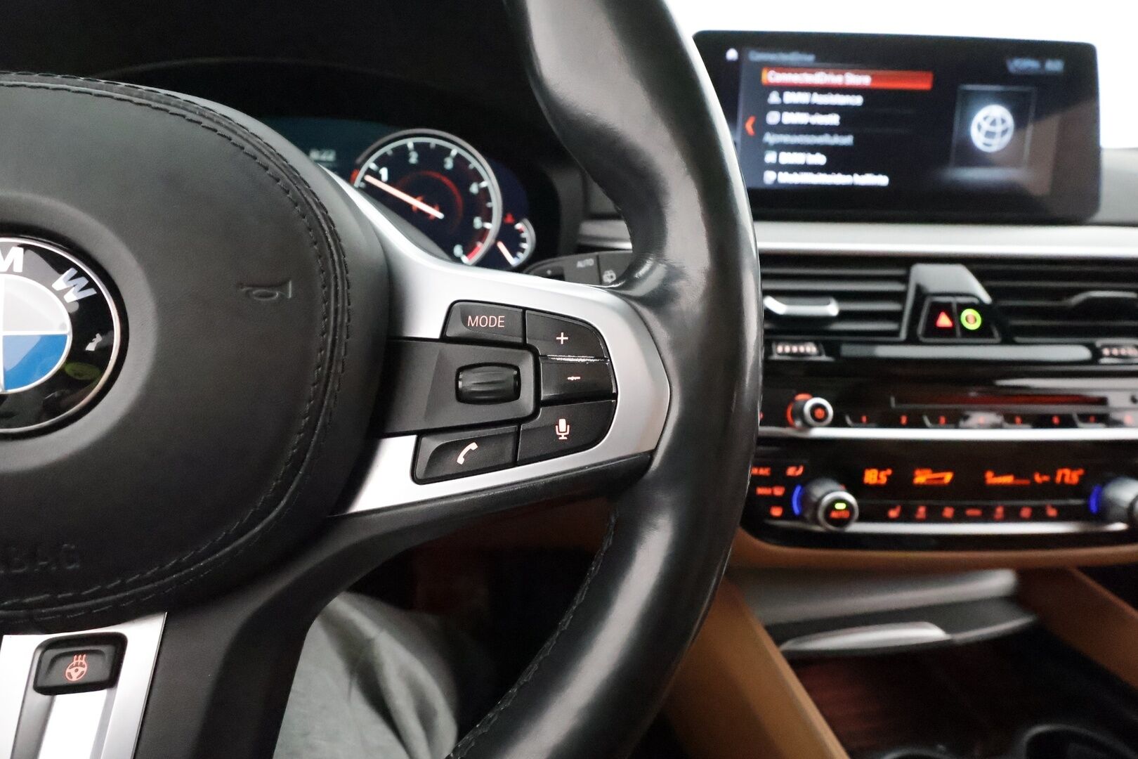 BMW 530 2018 G31 Touring 530d A xDrive M-Sport **Panorama / P. Kamera / Sporttipenkit / LED-valot / Navi / Digimittaristo** - Ruskea Nahkaverhoilu / Vakkari / KeylessGO / 2x Renkaat