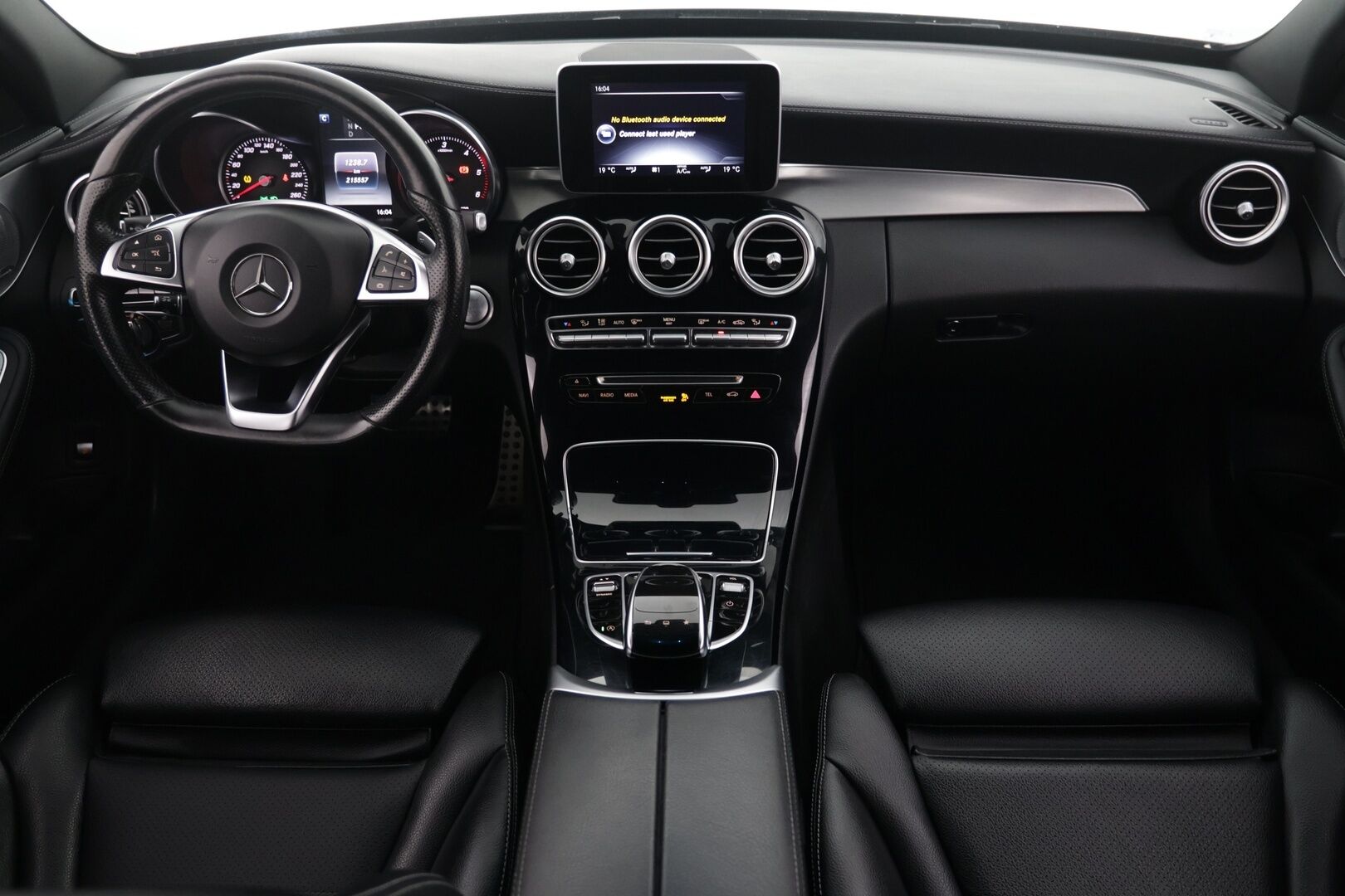 Mercedes-Benz C 2016 250 d 4Matic A AMG Premium Edition / Burmester / Adaptiivinen vakionopeudensäädin / Koukku / * - KeyLessGo / Bliss / 2x AMG-vanteet / - HULLUT AVAJAISHULINAT KORKOTARJOUS 3,29 %