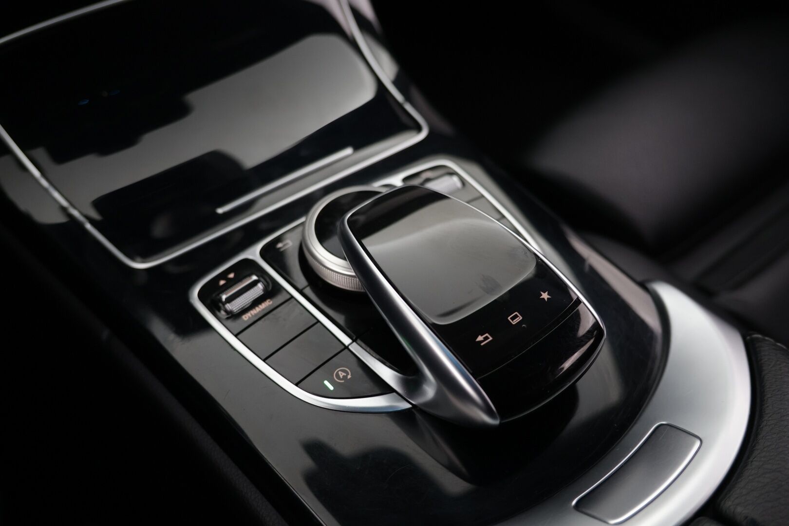 Mercedes-Benz C 2016 250 d 4Matic A AMG Premium Edition / Burmester / Adaptiivinen vakionopeudensäädin / Koukku / * - KeyLessGo / Bliss / 2x AMG-vanteet / - HULLUT AVAJAISHULINAT KORKOTARJOUS 3,29 %