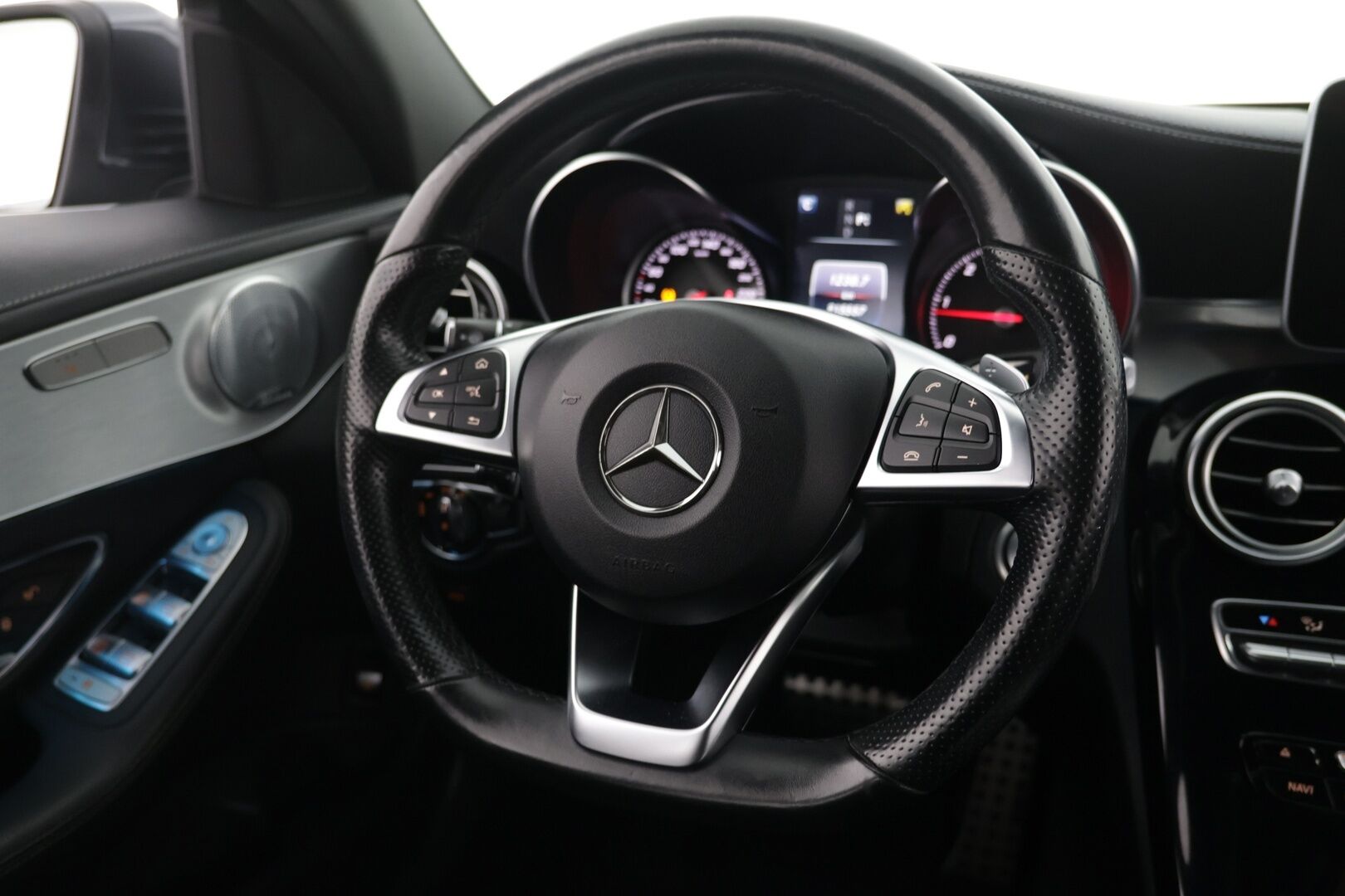 Mercedes-Benz C 2016 250 d 4Matic A AMG Premium Edition / Burmester / Adaptiivinen vakionopeudensäädin / Koukku / * - KeyLessGo / Bliss / 2x AMG-vanteet / - HULLUT AVAJAISHULINAT KORKOTARJOUS 3,29 %