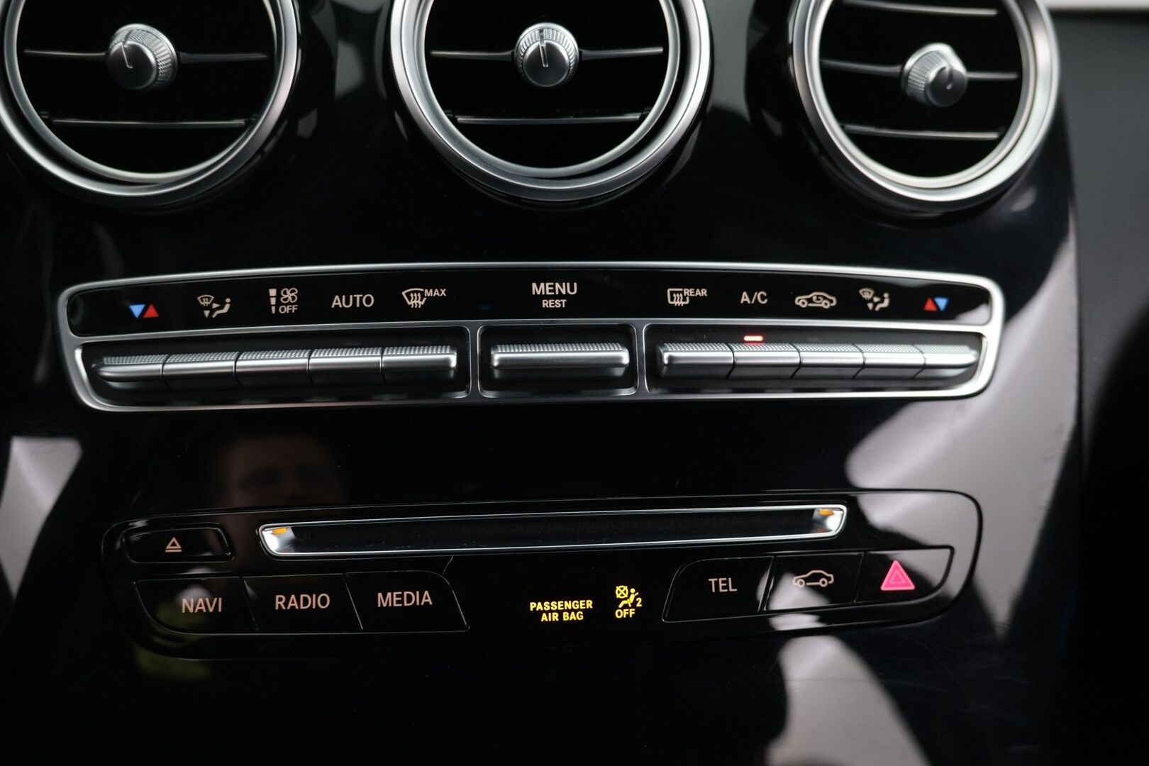 Mercedes-Benz C 2016 250 d 4Matic A AMG Premium Edition / Burmester / Adaptiivinen vakionopeudensäädin / Koukku / * - KeyLessGo / Bliss / 2x AMG-vanteet / - HULLUT AVAJAISHULINAT KORKOTARJOUS 3,29 %