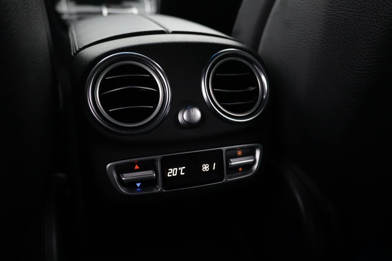 Mercedes-Benz C 2016 250 d 4Matic A AMG Premium Edition / Burmester / Adaptiivinen vakionopeudensäädin / Koukku / * - KeyLessGo / Bliss / 2x AMG-vanteet / - HULLUT AVAJAISHULINAT KORKOTARJOUS 3,29 %