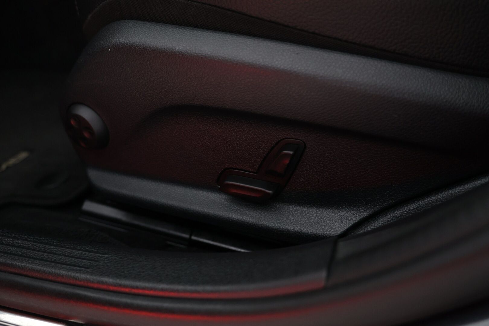 Mercedes-Benz C 2016 250 d 4Matic A AMG Premium Edition / Burmester / Adaptiivinen vakionopeudensäädin / Koukku / * - KeyLessGo / Bliss / 2x AMG-vanteet / - HULLUT AVAJAISHULINAT KORKOTARJOUS 3,29 %