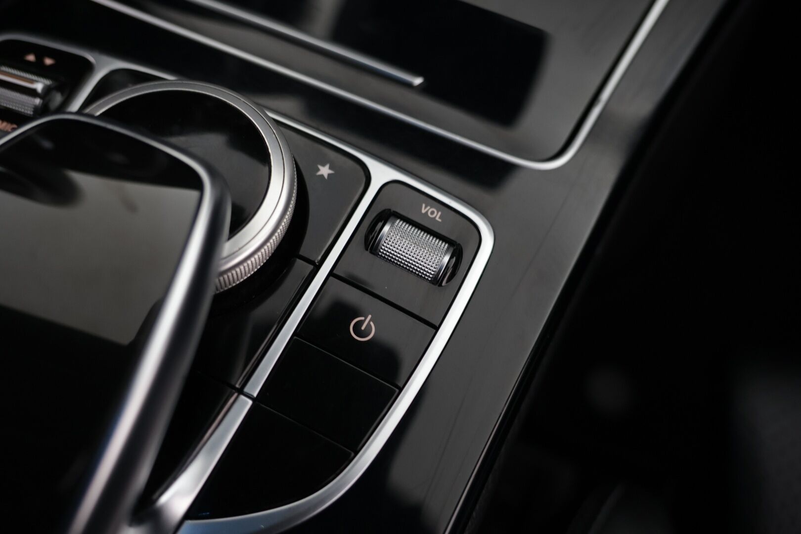 Mercedes-Benz C 2016 250 d 4Matic A AMG Premium Edition / Burmester / Adaptiivinen vakionopeudensäädin / Koukku / * - KeyLessGo / Bliss / 2x AMG-vanteet / - HULLUT AVAJAISHULINAT KORKOTARJOUS 3,29 %