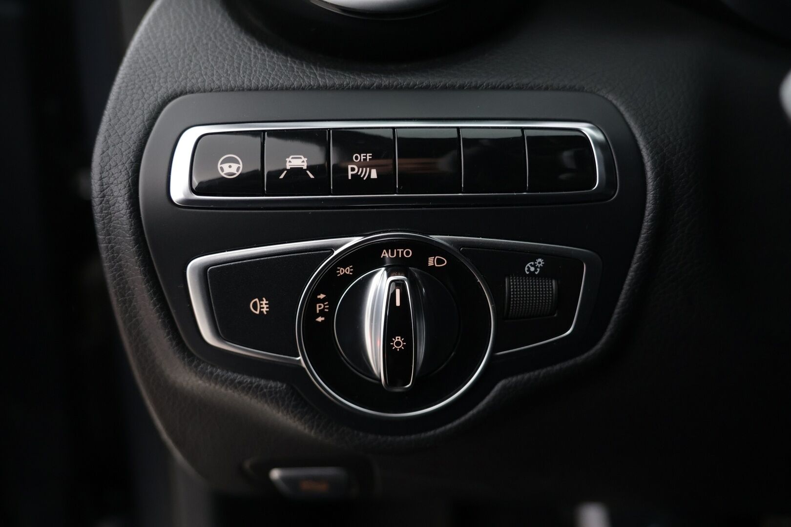 Mercedes-Benz C 2016 250 d 4Matic A AMG Premium Edition / Burmester / Adaptiivinen vakionopeudensäädin / Koukku / * - KeyLessGo / Bliss / 2x AMG-vanteet / - HULLUT AVAJAISHULINAT KORKOTARJOUS 3,29 %