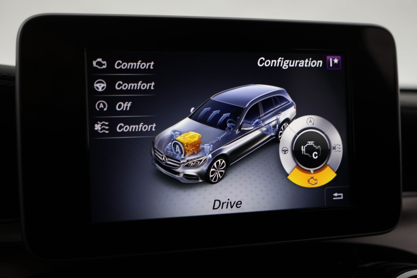 Mercedes-Benz C 2016 250 d 4Matic A AMG Premium Edition / Burmester / Adaptiivinen vakionopeudensäädin / Koukku / * - KeyLessGo / Bliss / 2x AMG-vanteet / - HULLUT AVAJAISHULINAT KORKOTARJOUS 3,29 %