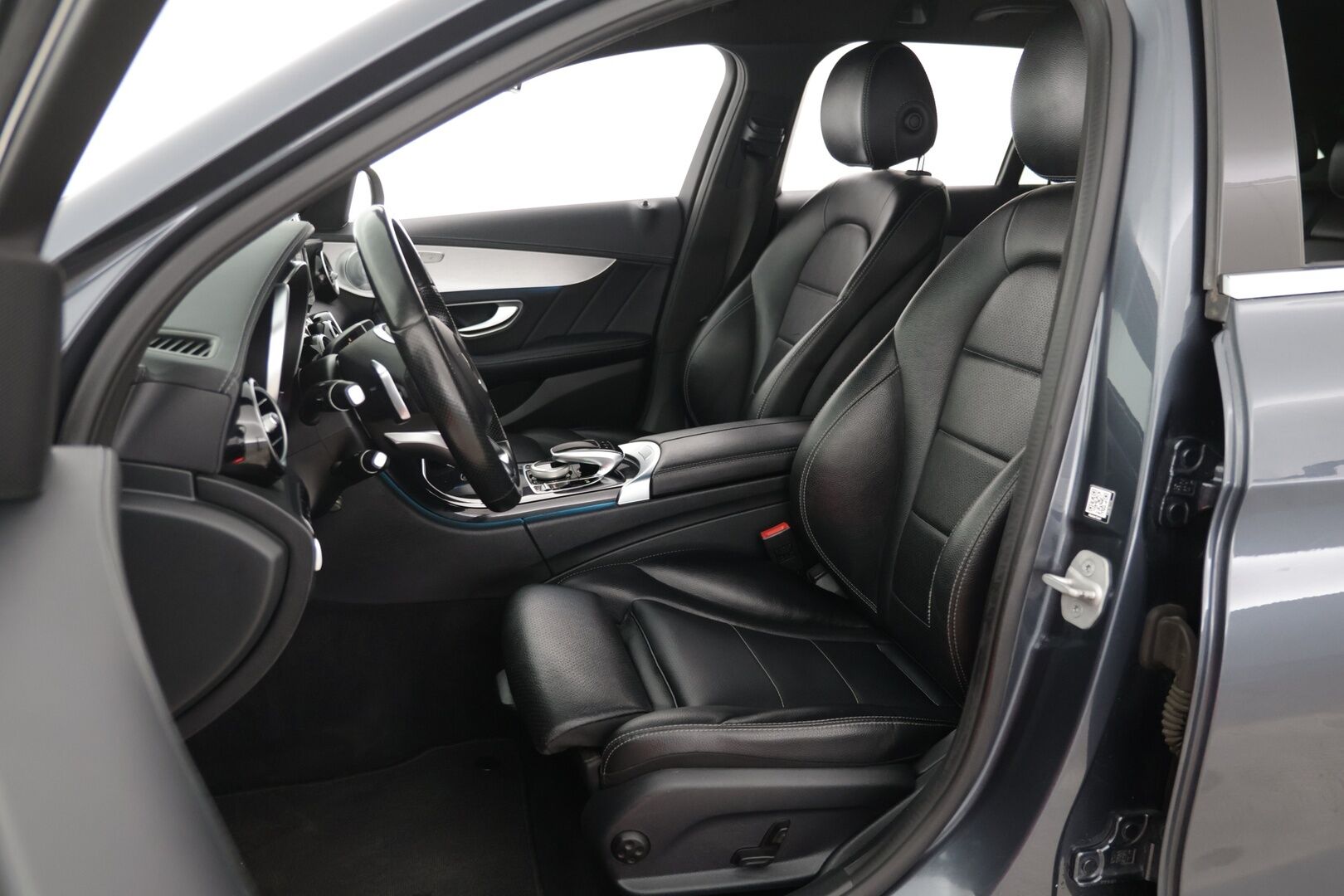 Mercedes-Benz C 2016 250 d 4Matic A AMG Premium Edition / Burmester / Adaptiivinen vakionopeudensäädin / Koukku / * - KeyLessGo / Bliss / 2x AMG-vanteet / - HULLUT AVAJAISHULINAT KORKOTARJOUS 3,29 %