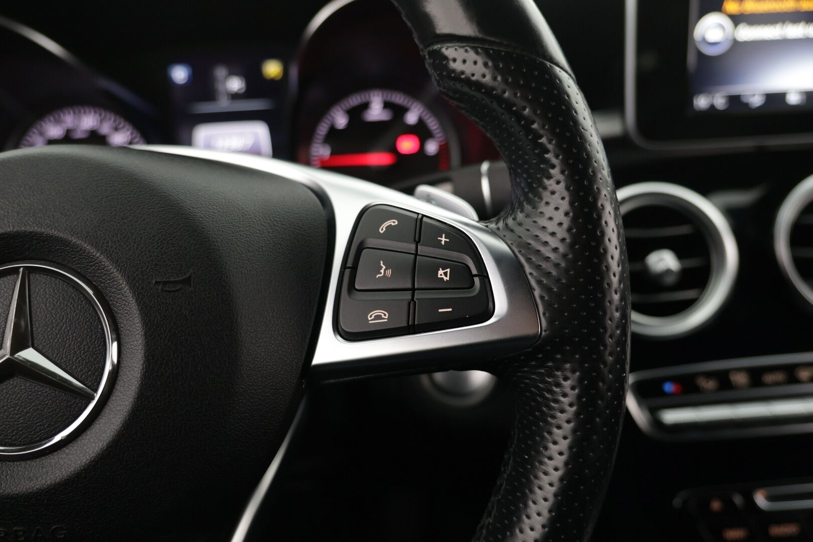 Mercedes-Benz C 2016 250 d 4Matic A AMG Premium Edition / Burmester / Adaptiivinen vakionopeudensäädin / Koukku / * - KeyLessGo / Bliss / 2x AMG-vanteet / - HULLUT AVAJAISHULINAT KORKOTARJOUS 3,29 %