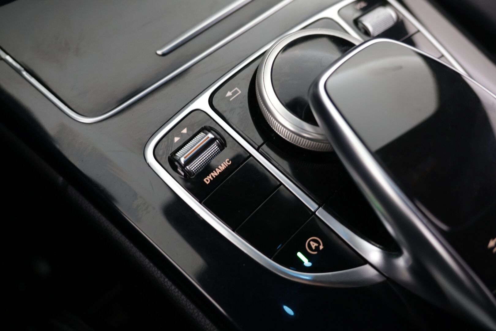 Mercedes-Benz C 2016 250 d 4Matic A AMG Premium Edition / Burmester / Adaptiivinen vakionopeudensäädin / Koukku / * - KeyLessGo / Bliss / 2x AMG-vanteet / - HULLUT AVAJAISHULINAT KORKOTARJOUS 3,29 %