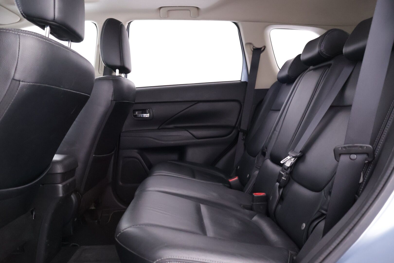Mitsubishi Outlander PHEV 2014 Instyle Navi 4WD 5P - | Rockford | Koukku | Lasikattoluukku | Mustat nahat | Lasikattoluukku | 