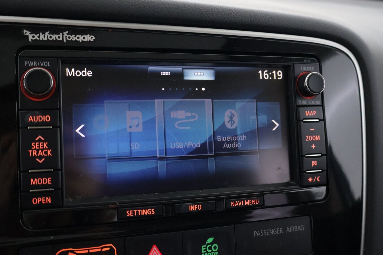 Mitsubishi Outlander PHEV 2014 Instyle Navi 4WD 5P - | Rockford | Koukku | Lasikattoluukku | Mustat nahat | Lasikattoluukku | 