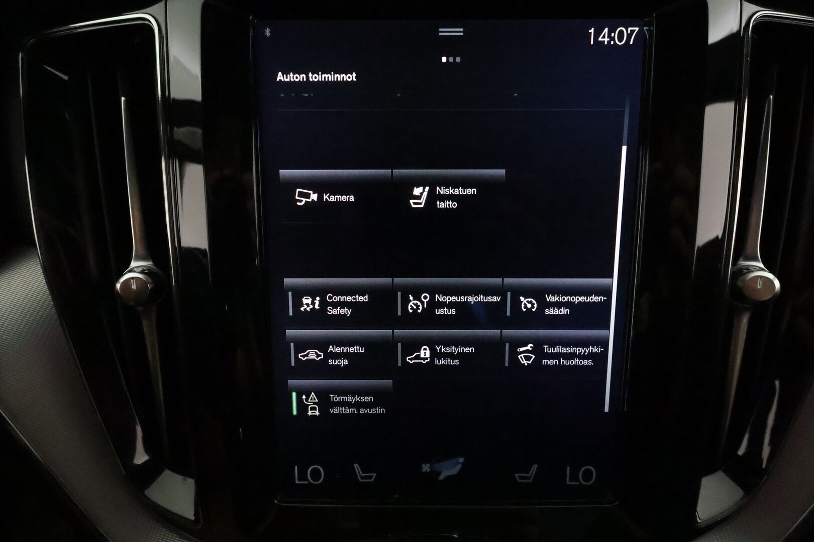 Volvo XC60 2018 T8 AWD R-Design aut **Adapt.vakkari / Webasto / P.kamera / Muistipenkki / Panorama / Koukku / Sporttipenkit** - Akku kuntotarkastettu / Suomi-auto / Merkkihuollettu / Kahdet renkaat aluvanteilla / Nahka-Alcantara / High Performance Audio / Navi / KeylessGo 