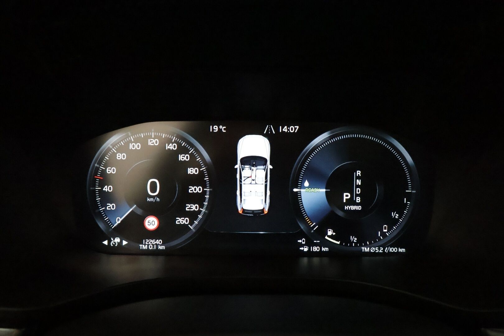 Volvo XC60 2018 T8 AWD R-Design aut **Adapt.vakkari / Webasto / P.kamera / Muistipenkki / Panorama / Koukku / Sporttipenkit** - Akku kuntotarkastettu / Suomi-auto / Merkkihuollettu / Kahdet renkaat aluvanteilla / Nahka-Alcantara / High Performance Audio / Navi / KeylessGo 