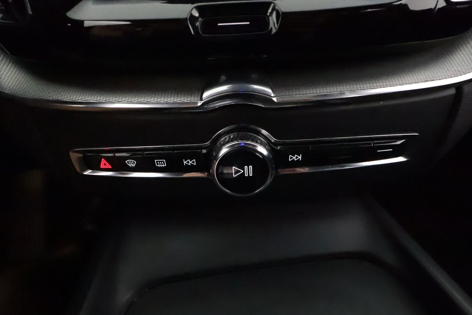 Volvo XC60 2018 T8 AWD R-Design aut **Adapt.vakkari / Webasto / P.kamera / Muistipenkki / Panorama / Koukku / Sporttipenkit** - Akku kuntotarkastettu / Suomi-auto / Merkkihuollettu / Kahdet renkaat aluvanteilla / Nahka-Alcantara / High Performance Audio / Navi / KeylessGo 