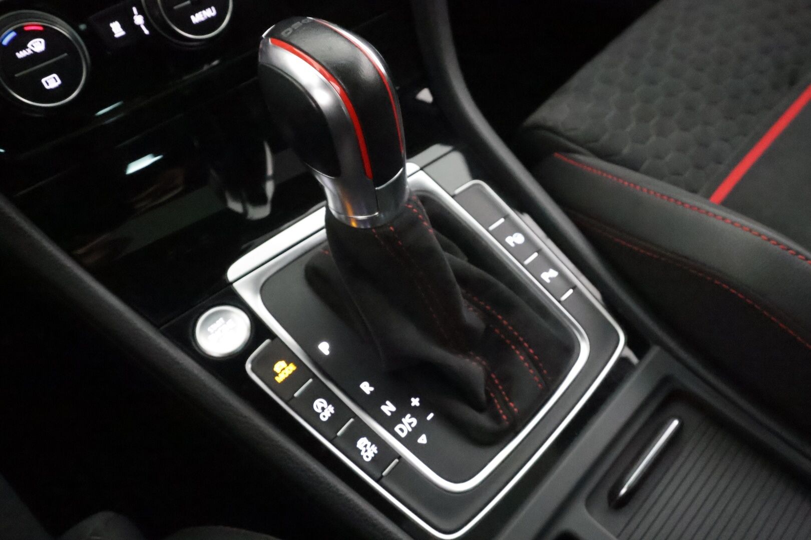 Volkswagen Golf 2018 GTI 2,0 TSI 169 kW (230 hv) DSG-automaatti - | ACC | Webasto | Dynaudio | Puolinahat | P.Kamera | LED | Apple&Android | Suomi-auto | Kahdet Renkaat |