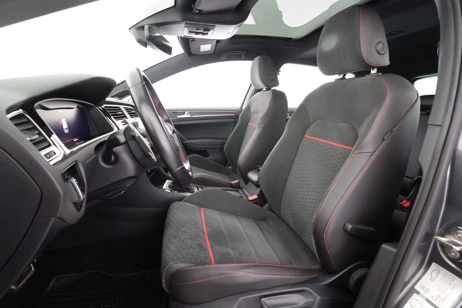 Volkswagen Golf 2018 GTI 2,0 TSI 169 kW (230 hv) DSG-automaatti - | ACC | Webasto | Dynaudio | Puolinahat | P.Kamera | LED | Apple&Android | Suomi-auto | Kahdet Renkaat |