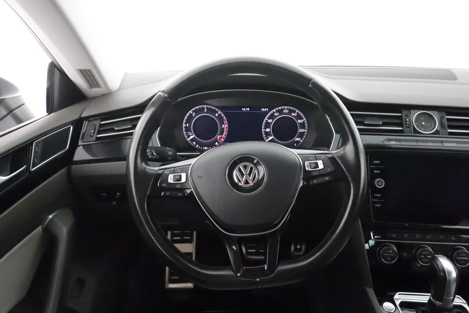 Volkswagen Arteon 2017 Elegance 2,0 TDI 110 kW DSG **Digimittaristo / Webasto / P.kamera / Keyless / Apple&Android / Kaistavahti**